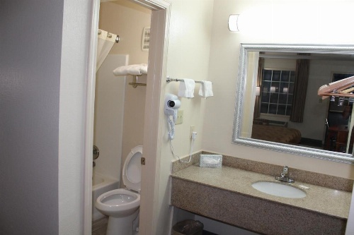 Americas Best Value Inn Tuscaloosa image 8